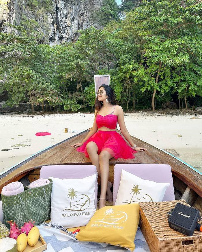 divi vadthya_teluguvox 1